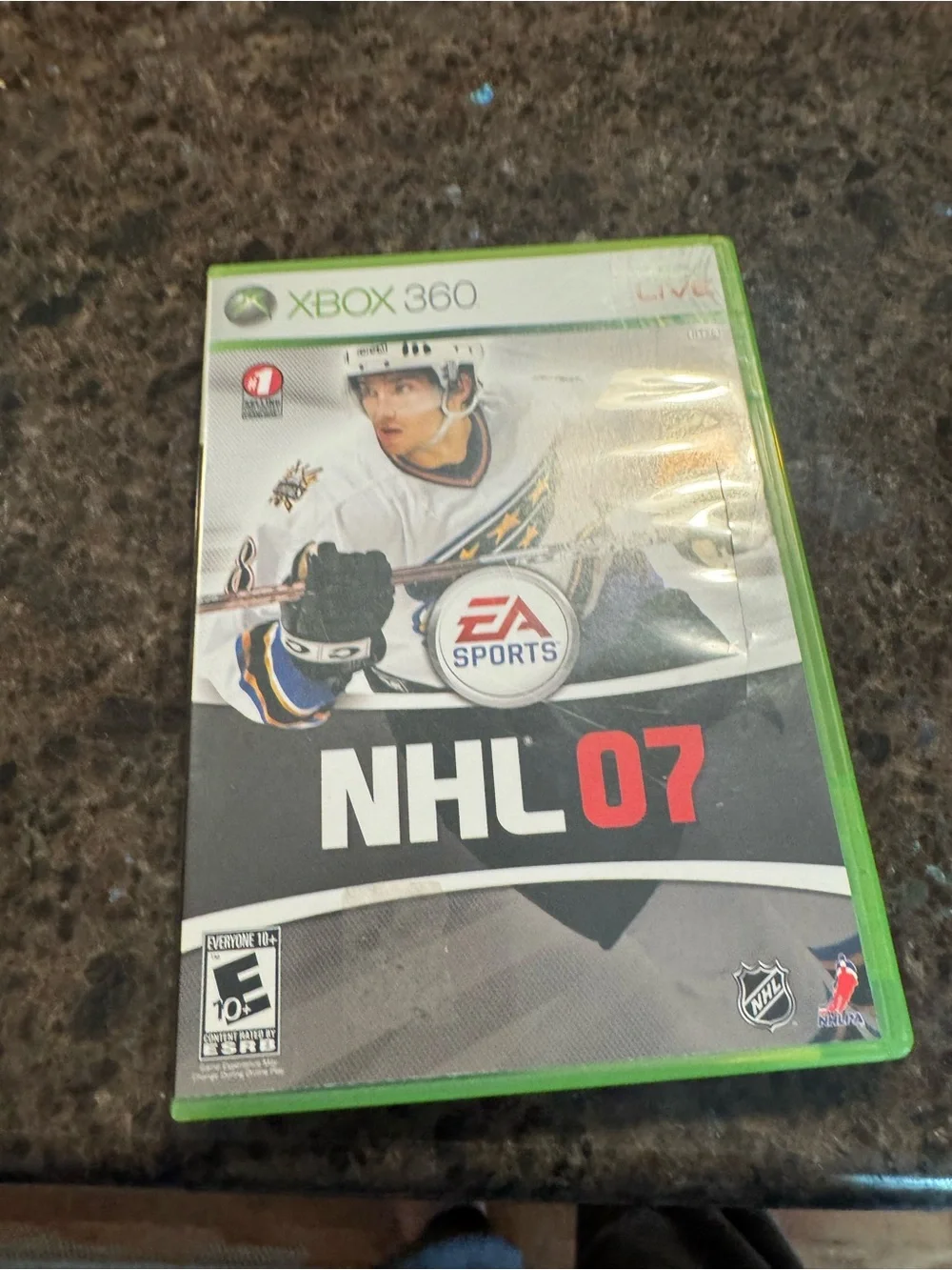 NHL 07 Xbox 360 Game - Green Case